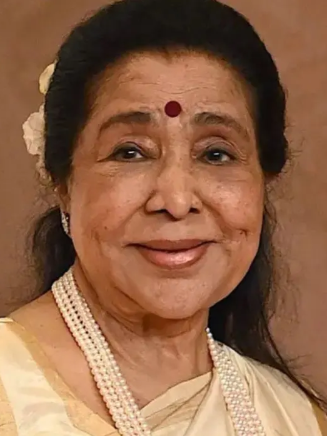 Asha Bhosle Funeral Live: आशा भोसले को अंतिम विदाई, नम आंखों से किया याद, पहुंचे नेता-फिल्मी सितारे