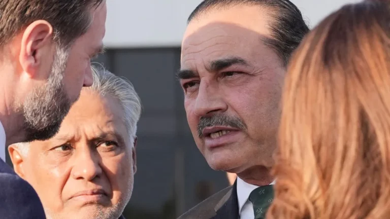 Explainer:ईरान-अमेरिका शांति वार्ता फेल होने से पाकिस्तान की अंतरराष्ट्रीय बेइज्जती, नाराज होकर लौटे वेंस; ट्रंप को होर्मुज पर टेंशन